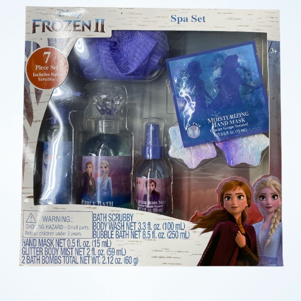 Disney Frozen II 7-Piece Spa Set Scub Bubble Bath Body Mist Bath Gift Set NEW
